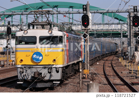 東北本線を走行するカシオペア色EF81-92号機牽引の寝台特急「北斗星」_2010/3/12撮 118721527