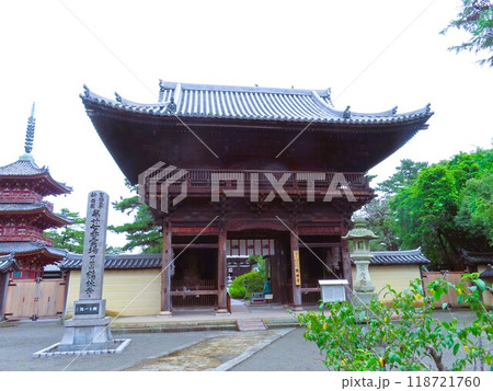 兵庫県加古川市にある刀田山鶴林寺とたさんかくりんじ、聖徳太子開基伝承をもつ寺院、正門 118721760