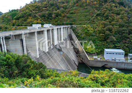 苫田ダム　秋の風景1　岡山県苫田郡鏡野町 118722262