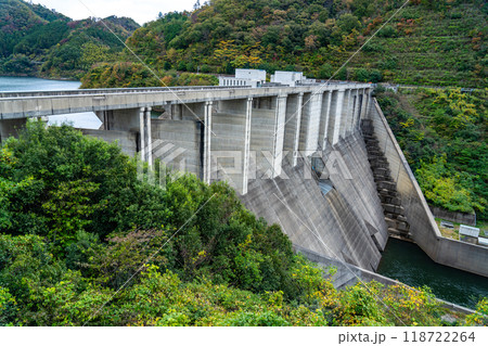 苫田ダム　秋の風景3　岡山県苫田郡鏡野町 118722264