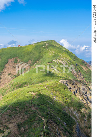 初夏の南アルプス小河内岳登山 前小河内岳の山頂から見る小河内岳 初夏の南アルプス小河内岳登山 前小河内岳の山頂から見る小河内岳 118722644