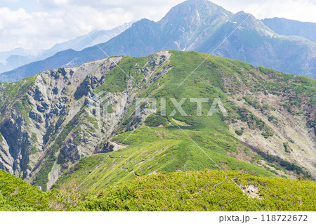 初夏の南アルプス小河内岳登山 小河内岳の山頂から見る前小河内岳 初夏の南アルプス小河内岳登山 小河内岳の山頂から見る前小河内岳 118722672