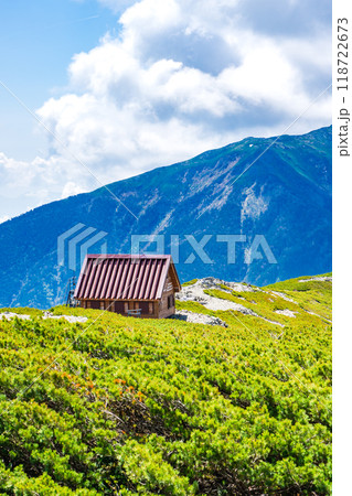 初夏の南アルプス小河内岳登山 小河内岳避難小屋 初夏の南アルプス小河内岳登山 小河内岳避難小屋 118722673