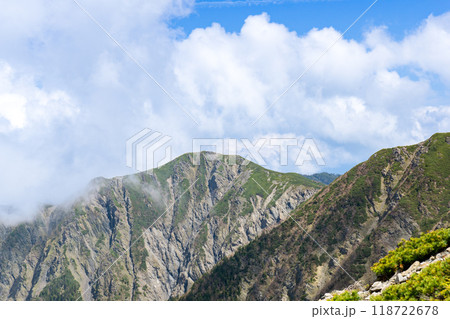 初夏の南アルプス小河内岳登山 烏帽子岳 初夏の南アルプス小河内岳登山 烏帽子岳 118722678