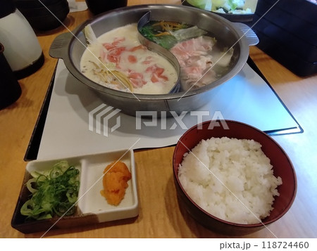 近所で人気のしゃぶしゃぶ店のしゃぶしゃぶ 118724460