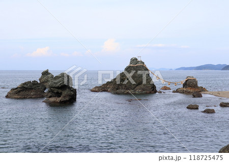 二見ヶ浦の岩礁(三重県) 二見ヶ浦の岩礁(三重県) 118725475