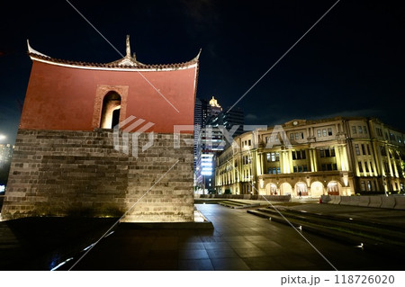 臺北府城北門「承恩門」・台北郵局・ライトアップ（台湾・台北市中正区） 118726020