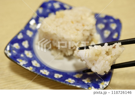 今治名物 鯛めしおにぎり 今治名物 鯛めしおにぎり 118726146