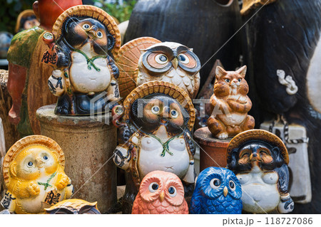 信楽焼　たぬきの置物 118727086