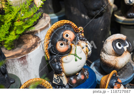 信楽焼　たぬきの置物 118727087