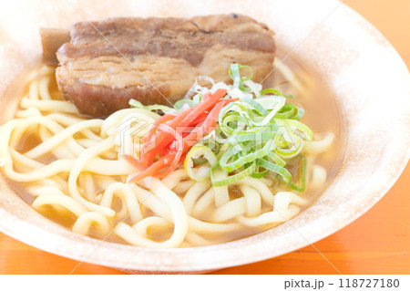 おいしい沖縄料理のソーキそば 118727180