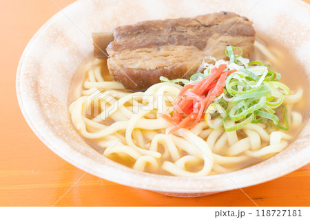 おいしい沖縄料理のソーキそば 118727181