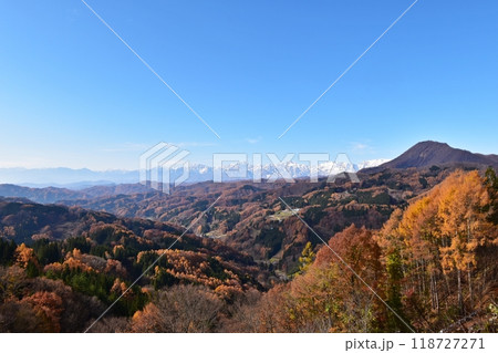 紅葉のピークを迎えた鬼無里 大望峠からの眺め 紅葉のピークを迎えた鬼無里 大望峠からの眺め 118727271