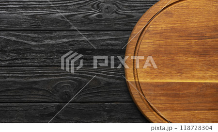 empty round wooden pizza board empty round wooden pizza board 118728304