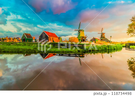 skyline of old town Zaanse Schans 118734498
