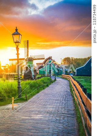 skyline of old town Zaanse Schans 118734499