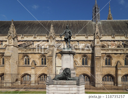 Cromwell statue in London Cromwell statue in London 118735257