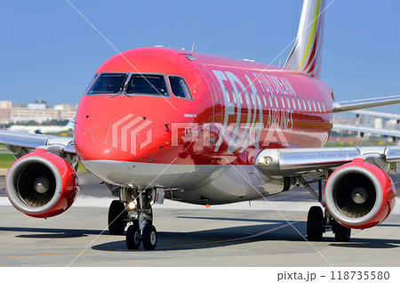 エンブラエルE170福岡空港タキシング エンブラエルE170福岡空港タキシング 118735580