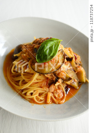ナスとツナのトマトソースのパスタ 118737254