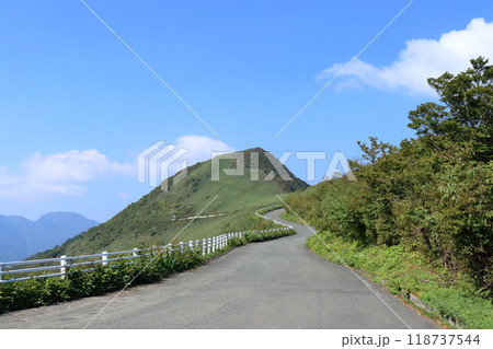 UFOラインの景観 夏から秋へ (高知県 瓶ヶ森林道) UFOラインの景観 夏から秋へ (高知県 瓶ヶ森林道) 118737544