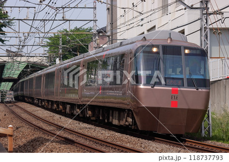 小田急小田原線を走行する小田急30000形特急ロマンスカー_2010/5/17撮影 小田急小田原線を走行する小田急30000形特急ロマンスカー_2010/5/17撮影 118737793