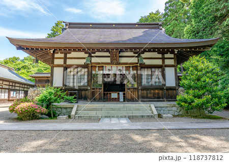 滋賀県犬上郡多賀町 胡宮(このみや)神社 拝殿 (多賀大社の奥宮) 滋賀県犬上郡多賀町 胡宮(このみや)神社 拝殿 (多賀大社の奥宮) 118737812