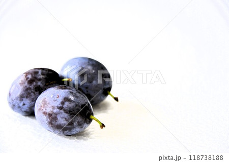 腸内環境を改善するプルーン 118738188