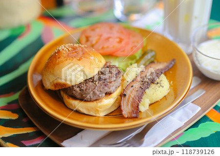 アメリカンなハンバーガー アメリカンなハンバーガー 118739126