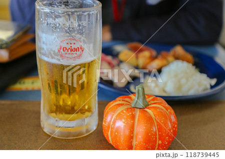 オリオンビールとパンプキン 118739445