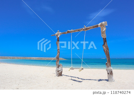 沖縄県南城市のあざまサンサンビーチにあるブランコ 118740274