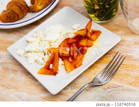Cottage cheese served with peaches 118740516