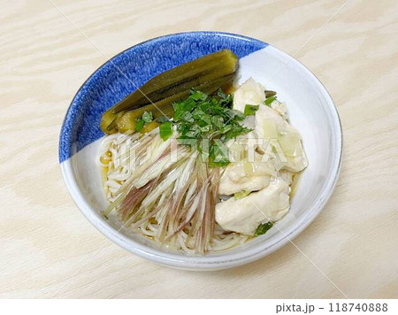 豆乳そうめん　鶏肉・オクラ・ミョウガのせ 118740888
