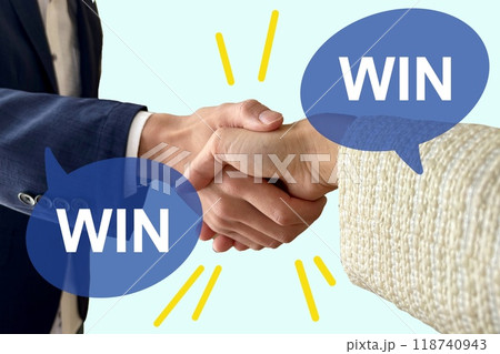 WINWINの握手をするビジネスマン WINWINの握手をするビジネスマン 118740943