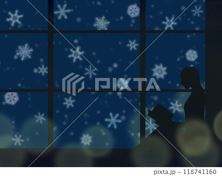 雪の降る寒い夜、窓辺で読書する女性のイラスト。冬の静かで美しい夜の画像。 118741160