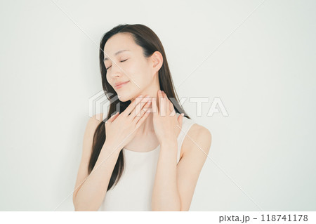30代女性の首ケア 118741178