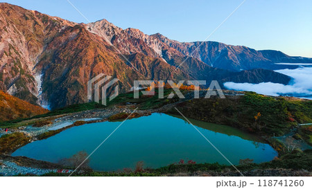 秋の唐松岳登山（夜明けの八方池と白馬三山） 118741260