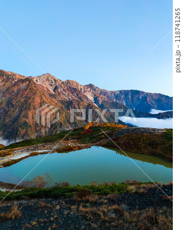 秋の唐松岳登山(夜明けの八方池と白馬三山) 秋の唐松岳登山(夜明けの八方池と白馬三山) 118741265