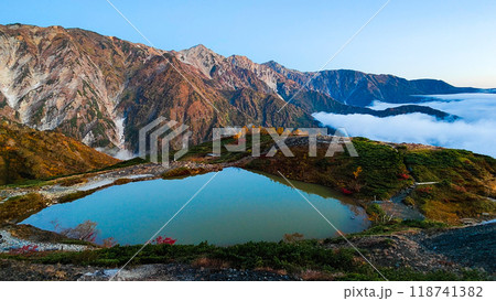秋の唐松岳登山(夜明けの八方池と白馬三山) 秋の唐松岳登山(夜明けの八方池と白馬三山) 118741382