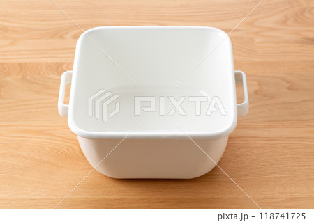 ホーロー製の揚げ物鍋 118741725