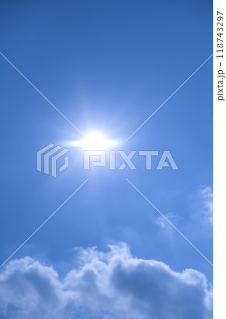 夏の空と太陽と雲 横浜 夏の空と太陽と雲 横浜 118743297