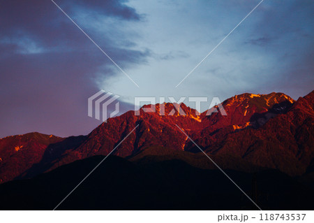 朝開けのモルゲンロート 中央アルプス仙厓嶺 朝開けのモルゲンロート 中央アルプス仙厓嶺 118743537
