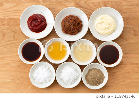 色々な調味料の集合 色々な調味料の集合 118743546