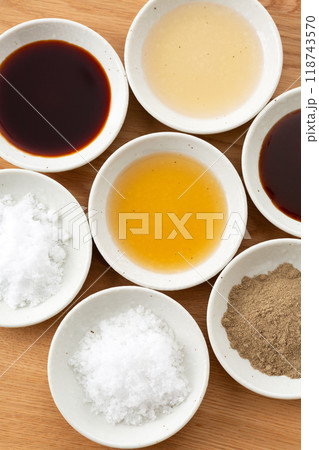 色々な調味料の集合 色々な調味料の集合 118743570