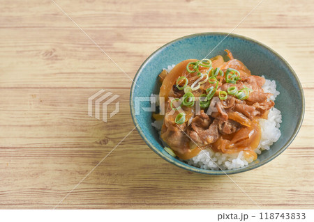 豚の生姜焼き丼 豚の生姜焼き丼 118743833