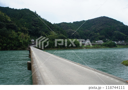 仁淀川の沈下橋 仁淀川の沈下橋 118744111