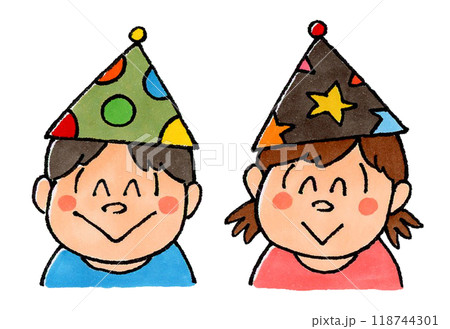 パーティーハットをかぶる子供 118744301