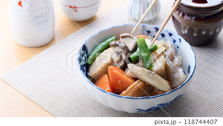 家庭料理の定番 野菜の煮物 家庭料理の定番 野菜の煮物 118744407