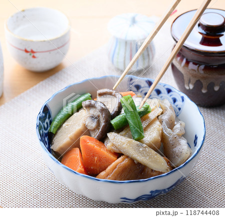 家庭料理の定番 野菜の煮物 118744408