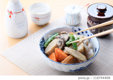 家庭料理の定番 野菜の煮物 118744409