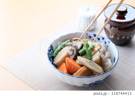 家庭料理の定番 野菜の煮物 家庭料理の定番 野菜の煮物 118744413